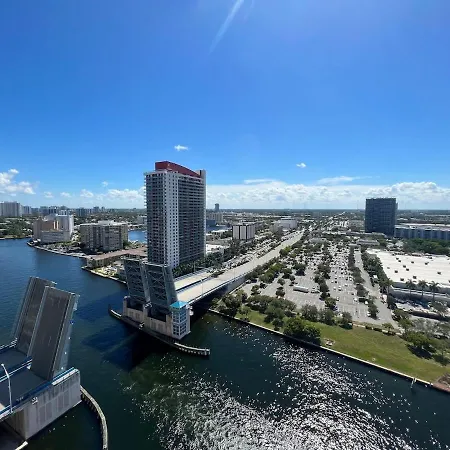 Best Apartment Next To Hollywood Beach 2B 2B